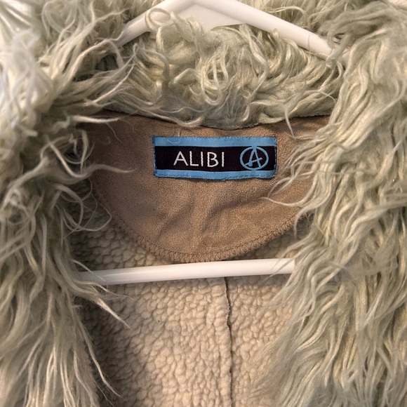 Cozy Sherpa Patterned Vest - Picture 3 of 6